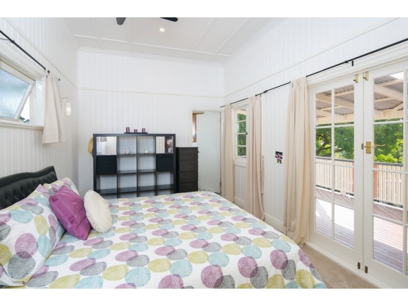 6 Rossmore Avenue, Coorparoo QLD 4151