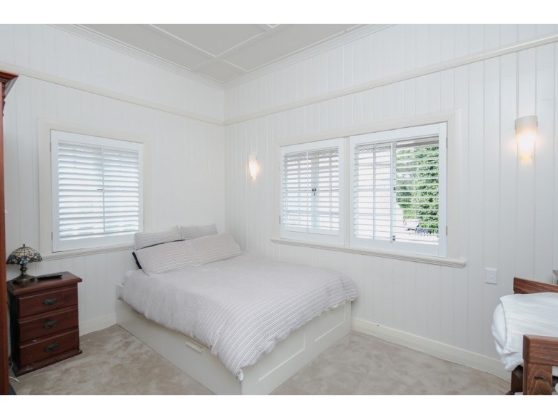 6 Rossmore Avenue, Coorparoo QLD 4151