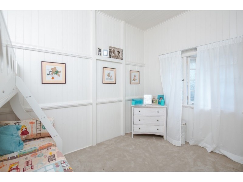 6 Rossmore Avenue, Coorparoo QLD 4151