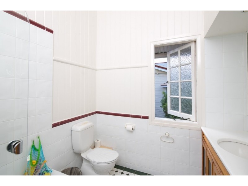 6 Rossmore Avenue, Coorparoo QLD 4151