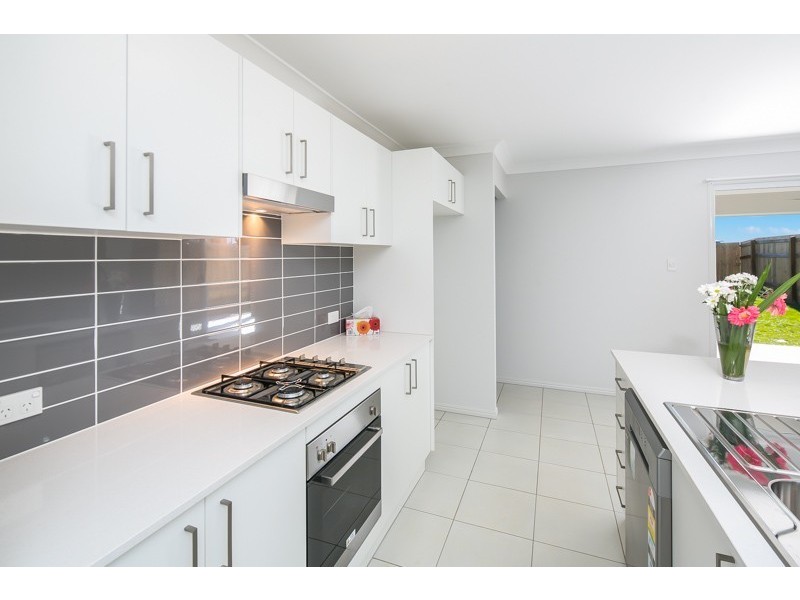 4 Maree Place, Redland Bay QLD 4165