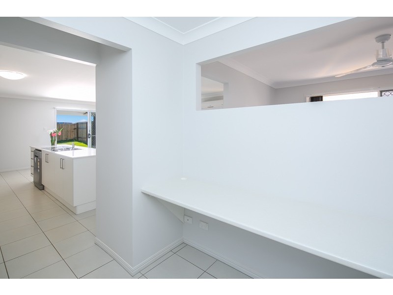 4 Maree Place, Redland Bay QLD 4165