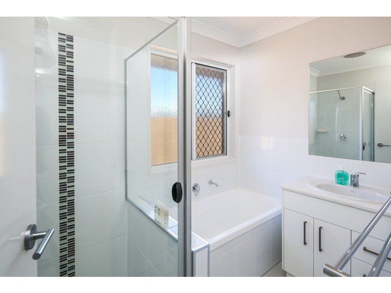4 Maree Place, Redland Bay QLD 4165