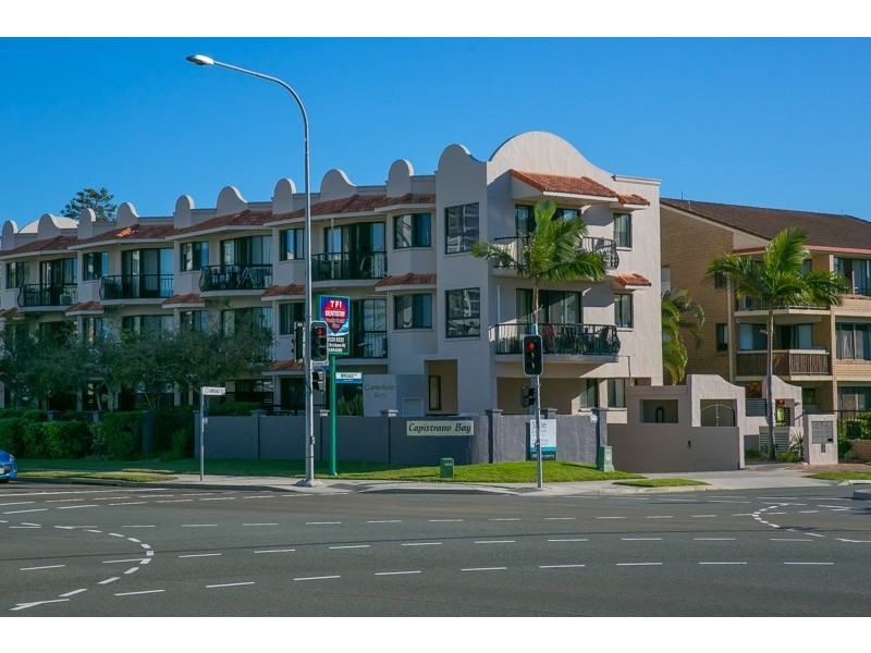 10/2 Broad St, Labrador QLD 4215