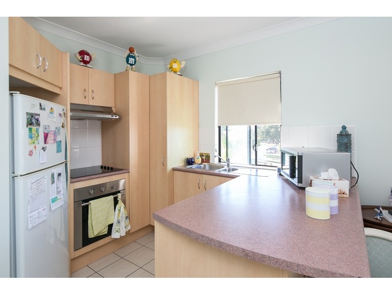 10/2 Broad St, Labrador QLD 4215