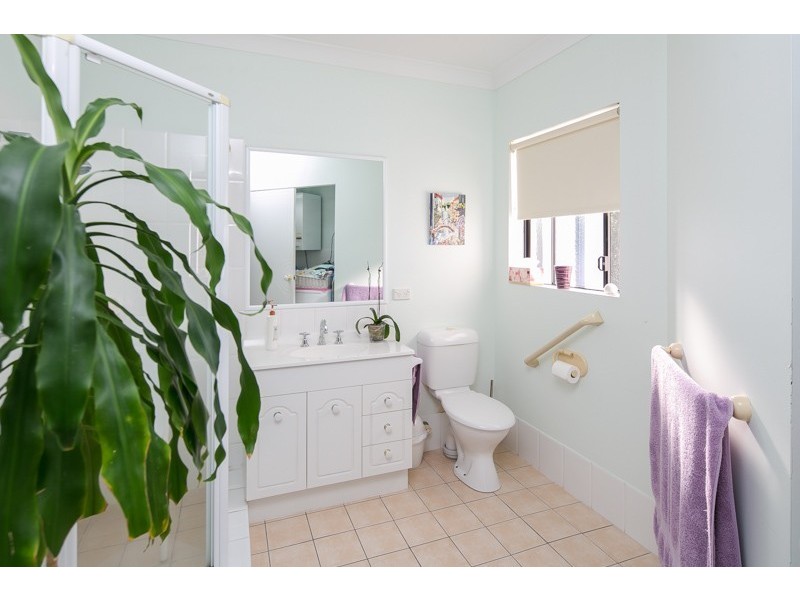 10/2 Broad St, Labrador QLD 4215