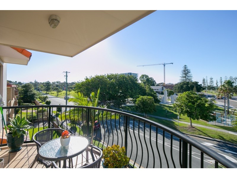 10/2 Broad St, Labrador QLD 4215