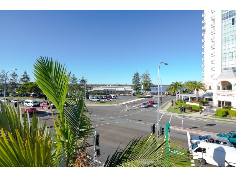 10/2 Broad St, Labrador QLD 4215