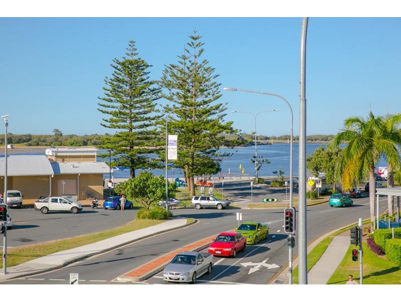 10/2 Broad St, Labrador QLD 4215