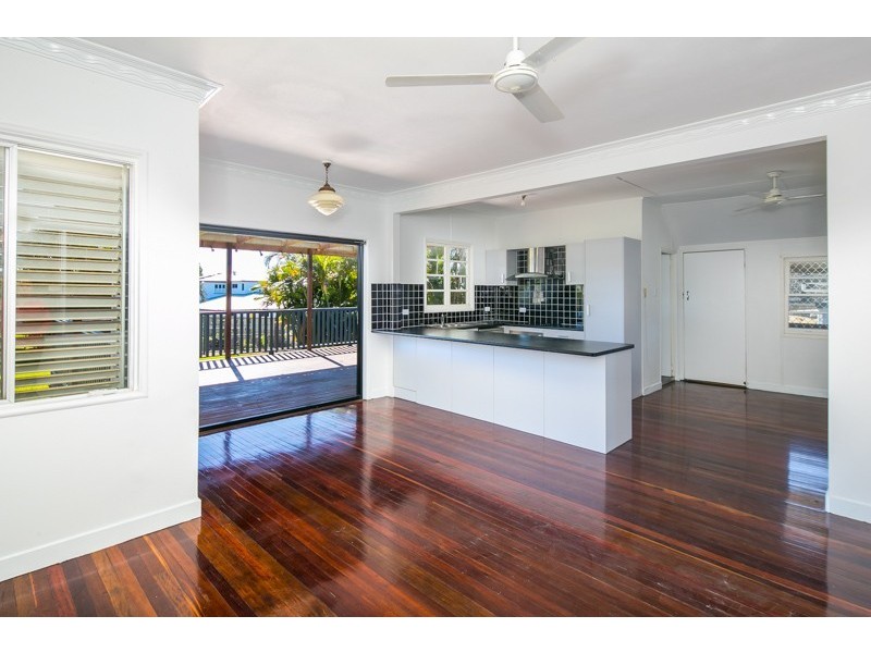 390 Richmond Rd, Cannon Hill QLD 4170