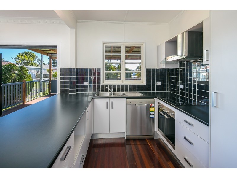 390 Richmond Rd, Cannon Hill QLD 4170