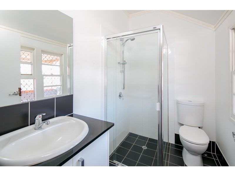 390 Richmond Rd, Cannon Hill QLD 4170