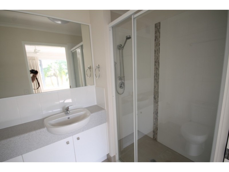 19/8 Ahern St, Labrador QLD 4215