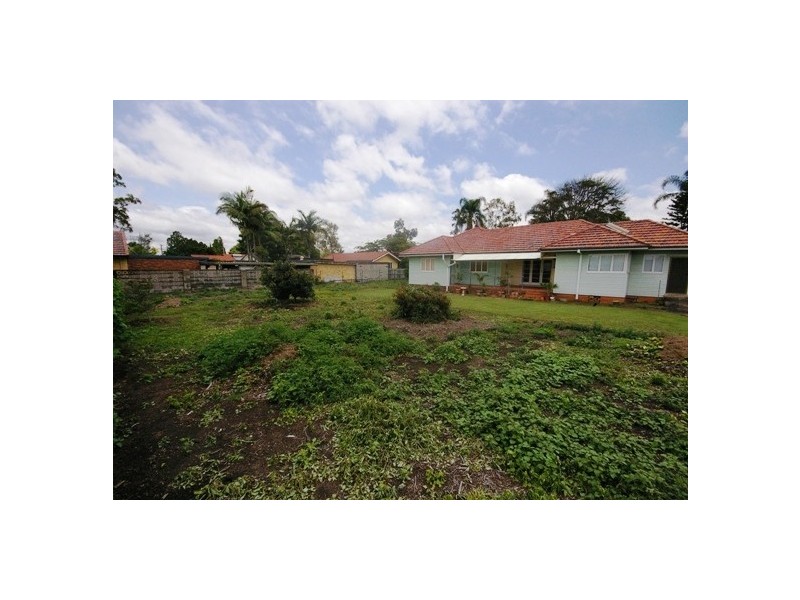 110 Randall Road, Wynnum West QLD 4178