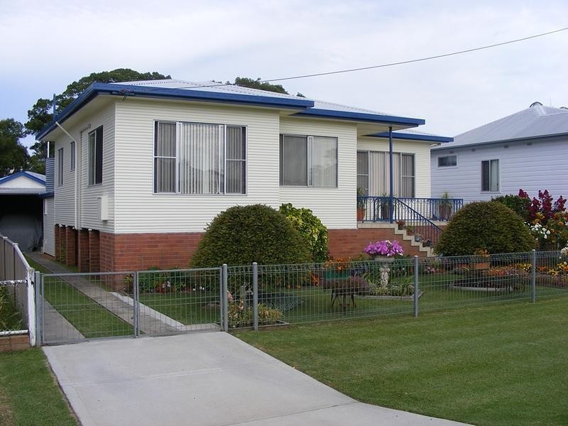 4 Russell Ave, Smithtown NSW 2440