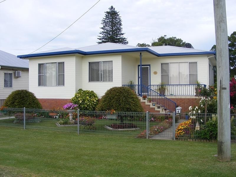 4 Russell Ave, Smithtown NSW 2440