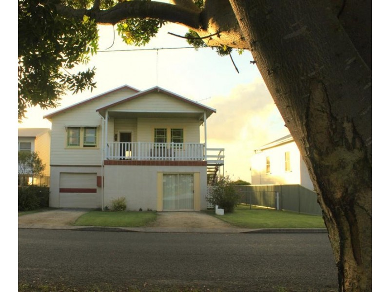 32 Croads Esplanade, Smithtown NSW 2440