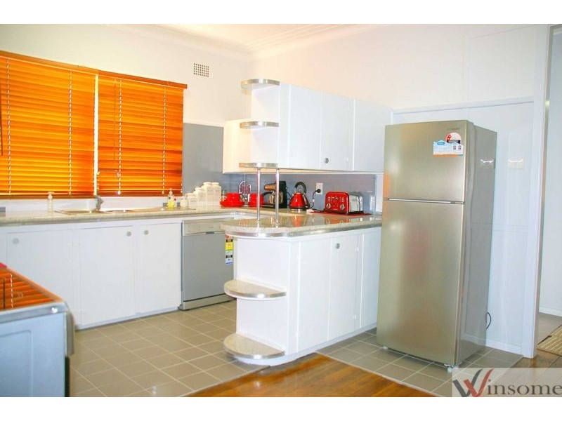 16 Park Avenue, West Kempsey NSW 2440