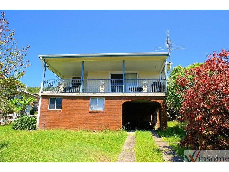 11 Stewart Street, Crescent Head NSW 2440