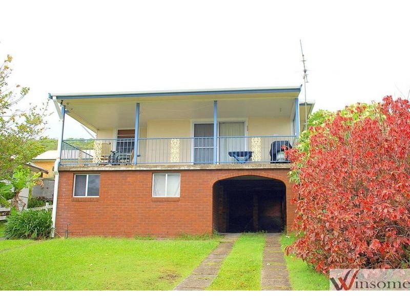 11 Stewart Street, Crescent Head NSW 2440