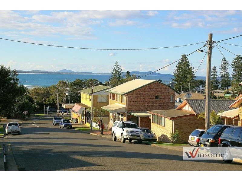 4 East Street, Crescent Head NSW 2440