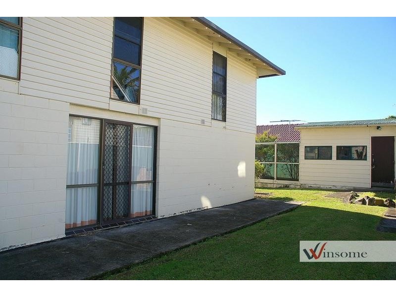 24 Hodgson Street, Crescent Head NSW 2440