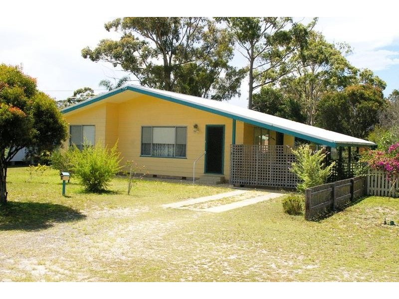 8 Ninth Avenue, Stuarts Point NSW 2441