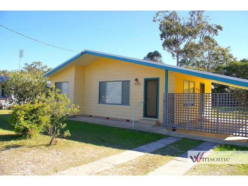 8 Ninth Avenue, Stuarts Point NSW 2441
