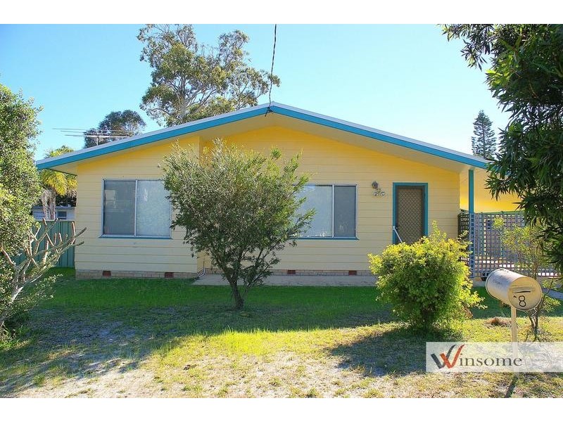 8 Ninth Avenue, Stuarts Point NSW 2441