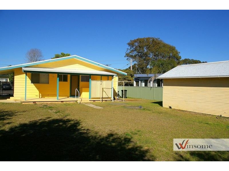 8 Ninth Avenue, Stuarts Point NSW 2441