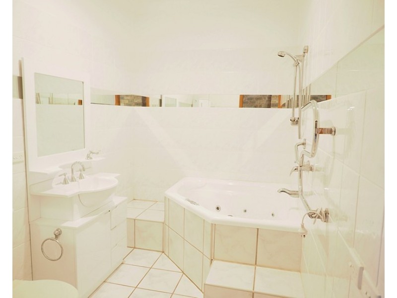 192 SPOONERS AVENUE, Greenhill NSW 2440