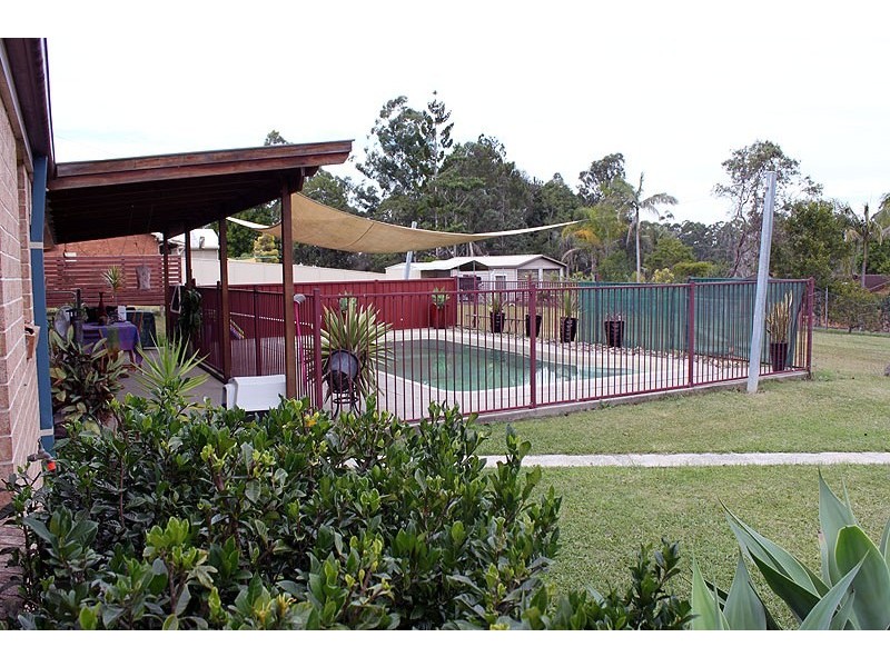 12 Hillview Dr, Aldavilla NSW 2440