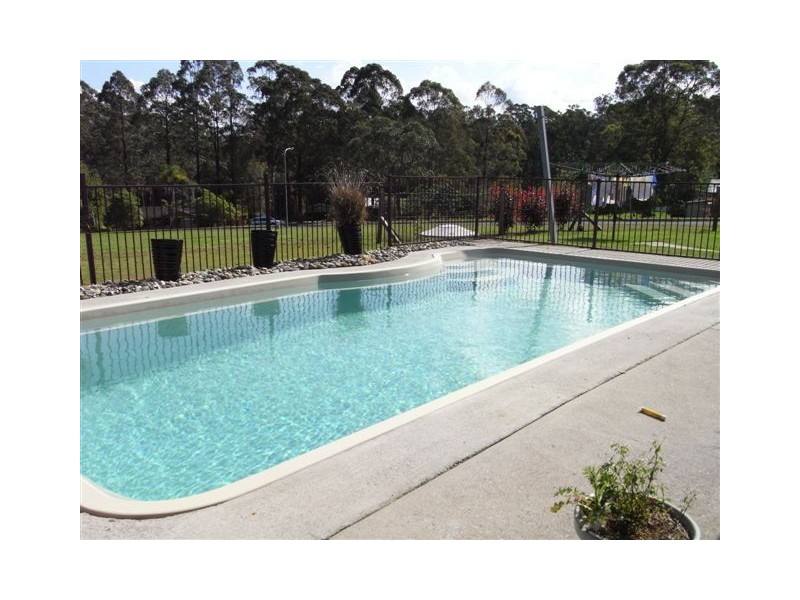 12 Hillview Dr, Aldavilla NSW 2440