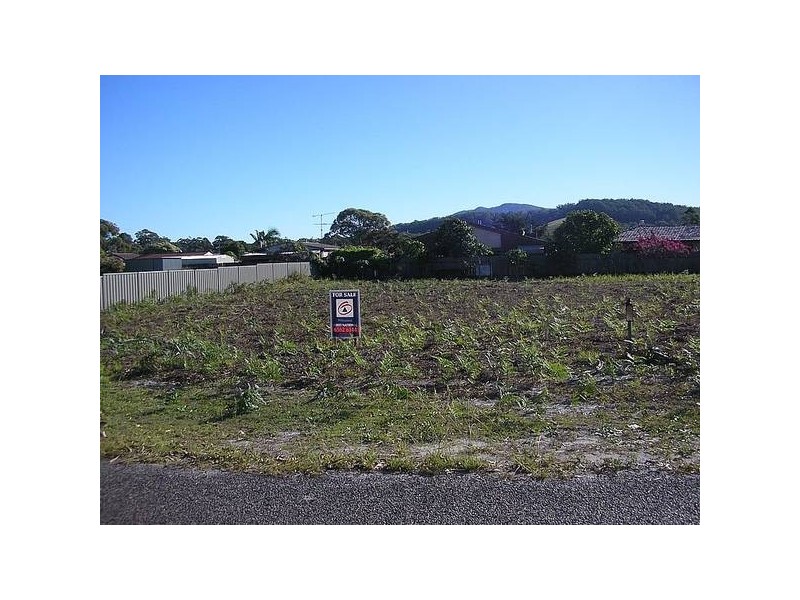 24 Fourth Avenue, Stuarts Point NSW 2441