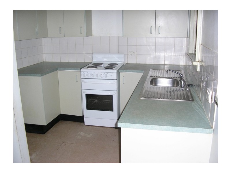 4 Keith Moses Cr (r), West Kempsey NSW 2440