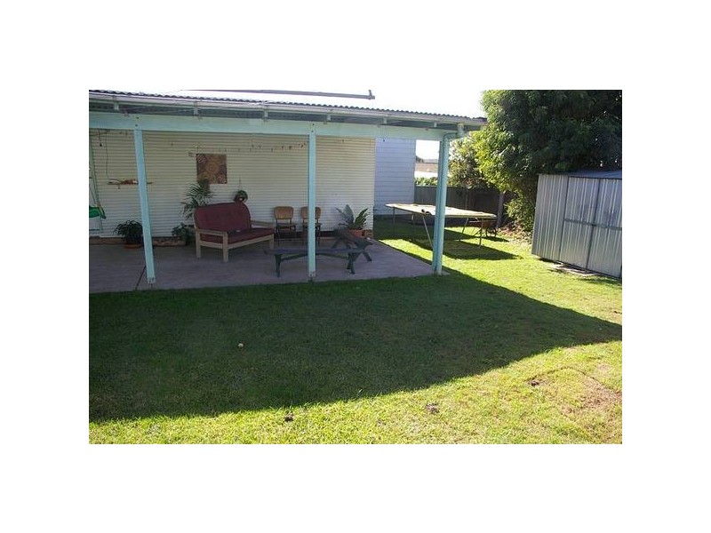 19 Washington St (r), East Kempsey NSW 2440