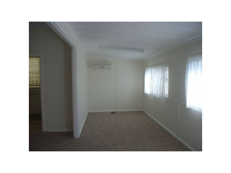 4 Dudley St (r), Kempsey NSW 2440