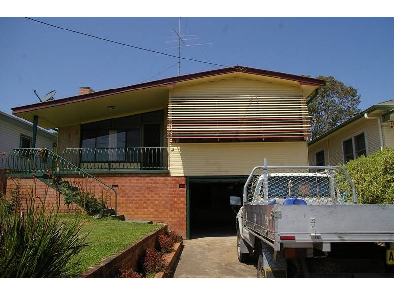 17 Tabrett Street (r), West Kempsey NSW 2440