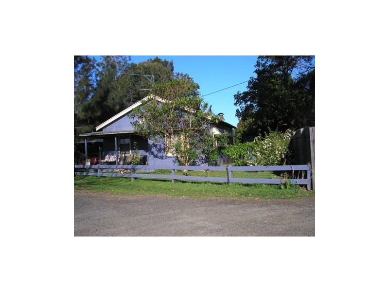 33 Lawson St (r), Frederickton NSW 2440