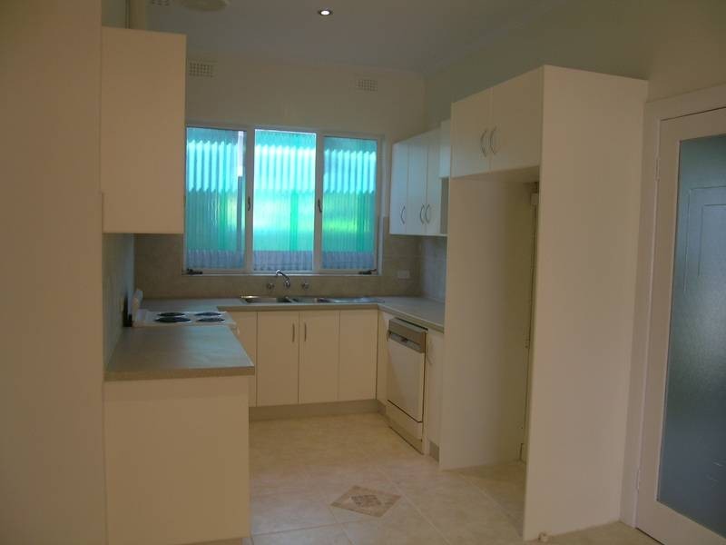 8 Wharfe St, Woodville South SA 5011