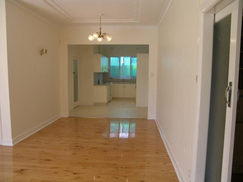 8 Wharfe St, Woodville South SA 5011