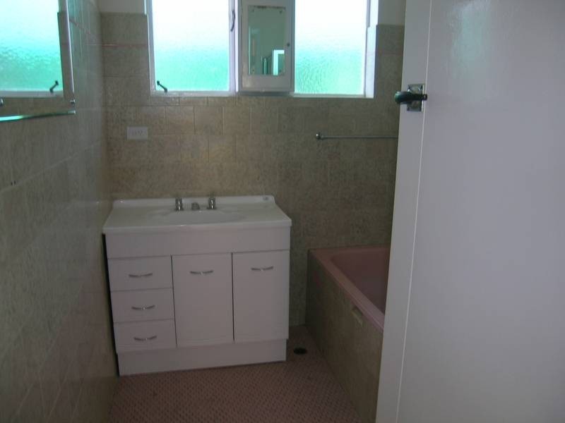 8 Wharfe St, Woodville South SA 5011