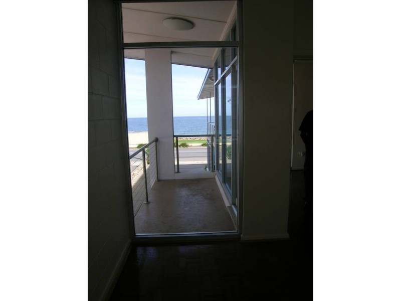 8/22 Seaview Road, West Beach SA 5024