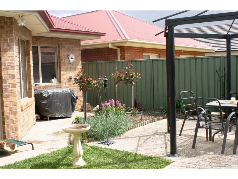 6 Petrel Crescent, Mawson Lakes SA 5095