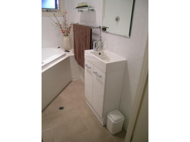 8 Enid Street, Osborne SA 5017