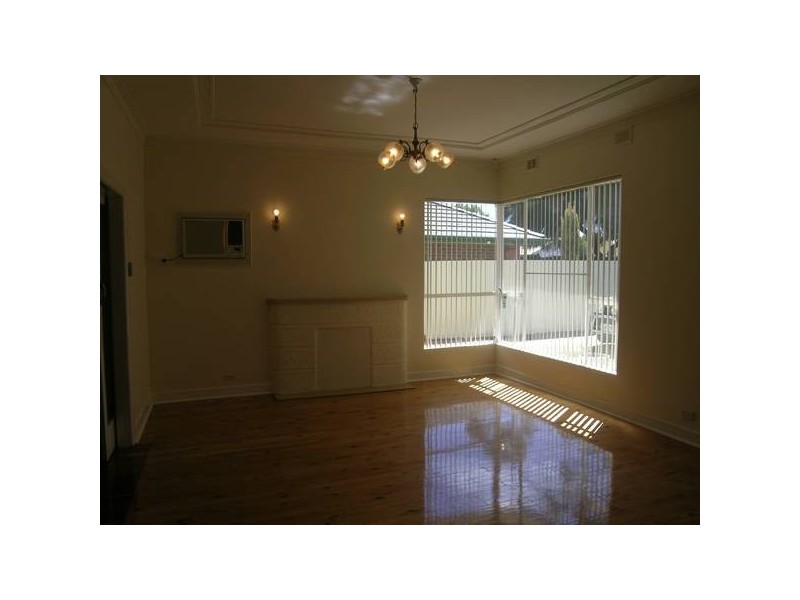 8 Wharfe Street, Woodville South SA 5011