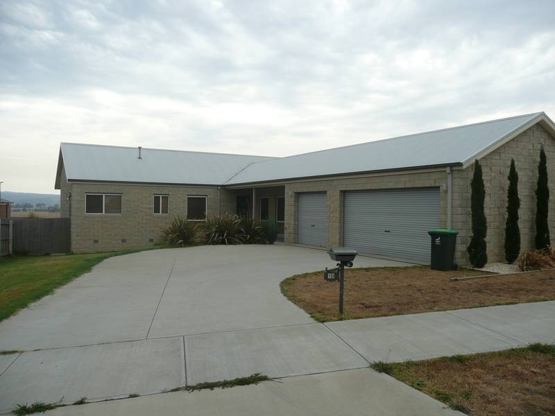 12 Wellington Drive, Traralgon VIC 3844