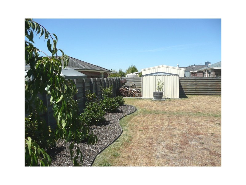 1 Giles Place, Traralgon VIC 3844