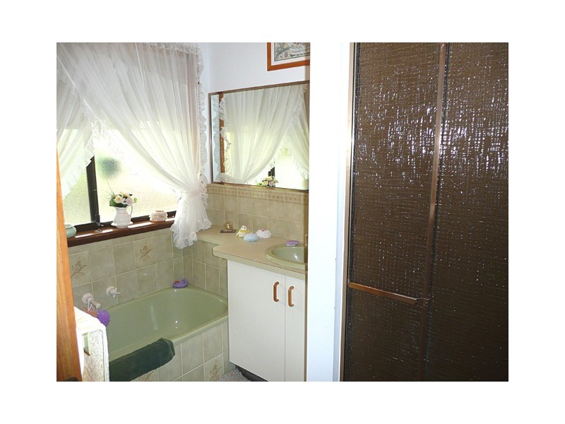 10 Hopkins Court, Hazelwood North VIC 3840