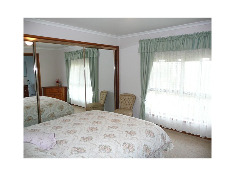 10 Hopkins Court, Hazelwood North VIC 3840